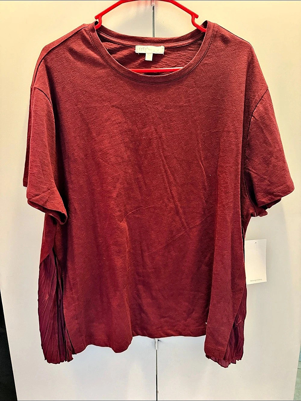 Design History Short Sleeve Top in Red Size 2X NWT